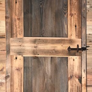 Porta in legno di abete antico